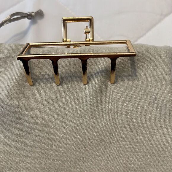 Gold Toned Metal Hair Claw Hair Clip - Picture 3 of 3